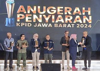 Anugerah Penyiaran KPID Jabar 2024: PILARadio Cirebon Raih Penghargaan Program Talkshow Radio