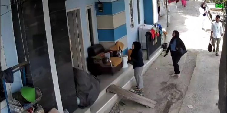 4 Petugas Kesehatan Gadungan Berhasul Curi 37 Gram Emas Milik Lansia di Cirebon (Tangkapan Layar)