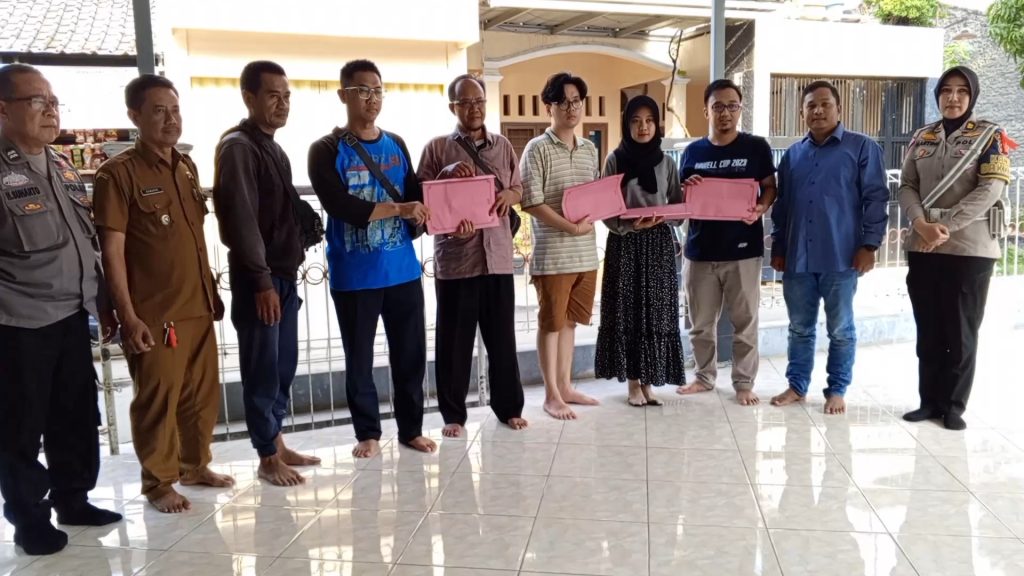Pemilik objek wisata DH Garden kunjungi korban laka tunggal mobil terjun ke jurang (Foto : Darfan)