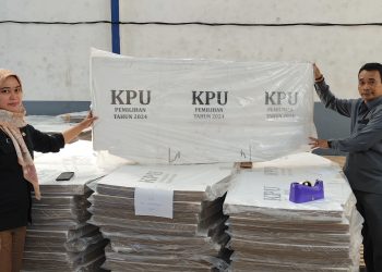 KPU Kota Cirebon Terima Logistik Pilkada Tahap Pertama (Foto : Darfan)
