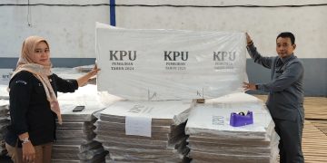 KPU Kota Cirebon Terima Logistik Pilkada Tahap Pertama (Foto : Darfan)