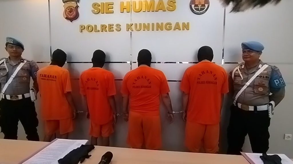 Edarkan Sabu,Pegawai Honorer Dinas Disdukcapil Kuningan Diringkus Polisi (Foto : Darfan)