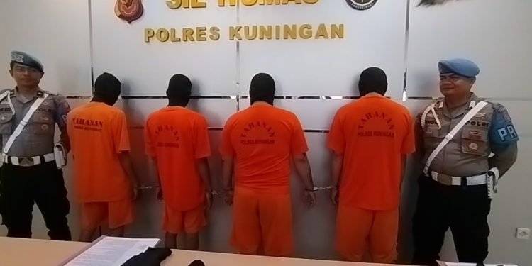 Edarkan Sabu,Pegawai Honorer Dinas Disdukcapil Kuningan Diringkus Polisi (Foto : Darfan)