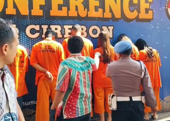 Pelaku Hipnotis Berkedok Sebagai Petugas Dinas Kesehatan Di Amankan Polisi (Foto : Darfan)