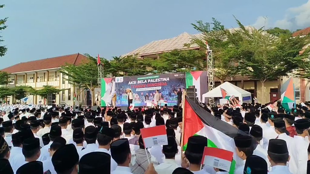 Peringati Hari Santri, Ribuan Santri Gelar Aksi Bela Palestina 1 Tahun Genosida (Foto : Darfan)