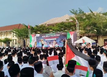 Peringati Hari Santri, Ribuan Santri Gelar Aksi Bela Palestina 1 Tahun Genosida (Foto : Darfan)