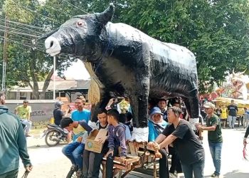 Sedekah Bumi Ke-11 Di Kampung Sirandu Kota Cirebon Gelar Tasyakuran Hasil Bumi Dan Usaha Warga Agar Terus Berlimpah (Foto : Darfan)