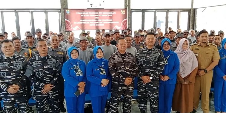 Kadisbintal Mabes AL Brigjen TNI Marinir Sandy Muchjidin Latief Bekali Pamsung TPS (Foto : Darfan)