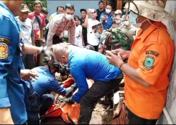 Seorang Warga Tewas Usai Terperosok Ke Dalam Septic Tank 5 Meter (Foto : Darfan)