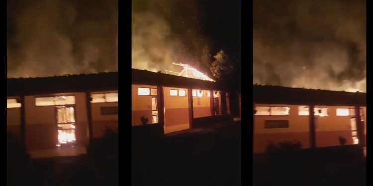 Tiga Ruang Bangunan Sekolah Dasar Ludes Habis Terbakar (Tangkapan Layar)