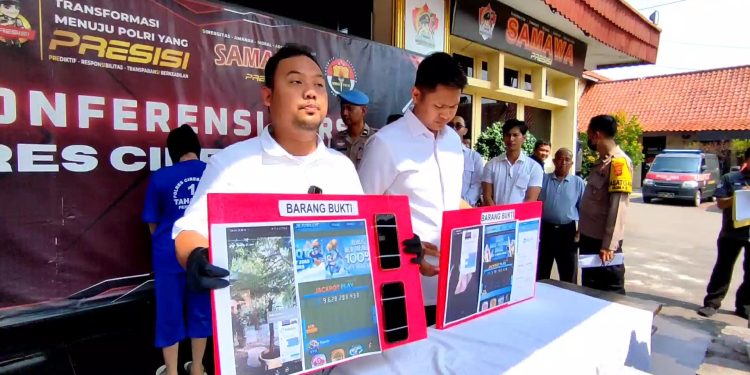 Tergiur Bayaran, Selebgram Cantik Diamankan Polisi Promosikan Judol (Foto : Darfan)