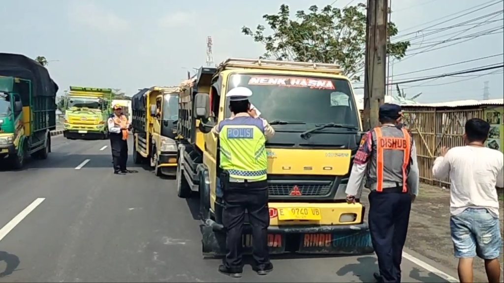 Antisipasi Peristiwa Truk Rem Blong Kembali Terjadi Petugas Gabungan Gelar Razia, 17 Kendaraan Terjaring (Foto : Darfan)