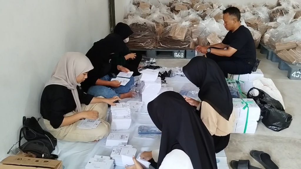 KPU Kuningan Terima Ribuan Surat Suara Calon Gubernur Dan Bupati (Foto : Darfan)