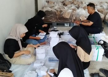 KPU Kuningan Terima Ribuan Surat Suara Calon Gubernur Dan Bupati (Foto : Darfan)