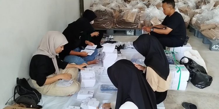 KPU Kuningan Terima Ribuan Surat Suara Calon Gubernur Dan Bupati (Foto : Darfan)