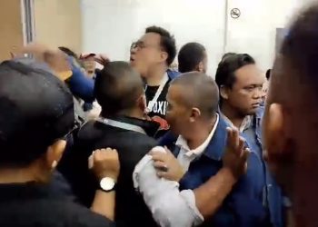Debat Pilkada Kota Cirebon Diwarnai Ricuh, Akibat Audio Mic Gangguan (Foto : Darfan)