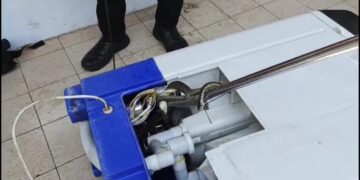 Warga Panik Dikira Ular King Kobra Masuk Kamar Mandi & Mesin Cuci, Petugas Damkar Diterjunkan Evakuasi Ular