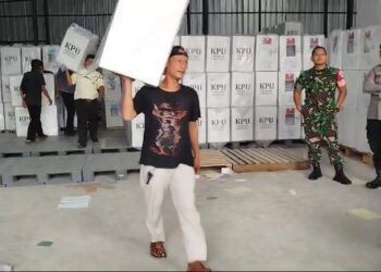 KPU Kuningan Distribusikan Logistik Pilkada Ke 32 Kecamatan