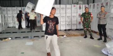 KPU Kuningan Distribusikan Logistik Pilkada Ke 32 Kecamatan