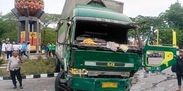 Kacau! Truk Kontainer di Tangerang Lawan Arah dan Tabrak Lari (Tangkapan Layar)