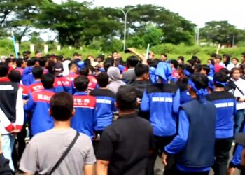 Adu Jotos Antar Pekerja, Aksi Pengawalan Rapat Pleno Pengupahan