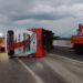Laka Tunggal, Bus Sarat Penumpang Terguling Di Tol Kanci Pejagan