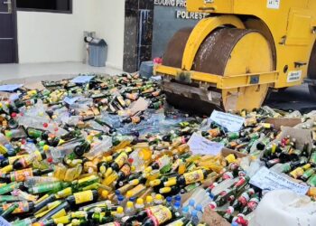 Jelang Nataru, Polresta Cirebon Amankan Ribuan Botol Miras