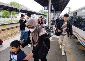 KAI Daop 3 Cirebon Catat 7.018 Penumpang Tiba Di Stasiun Cirebon