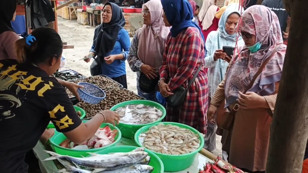 Jelang Tahun Baru, Pasar Ikan Diserbu Warga, Penjualan Melonjak 100 Persen