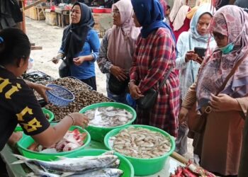 Jelang Tahun Baru, Pasar Ikan Diserbu Warga, Penjualan Melonjak 100 Persen