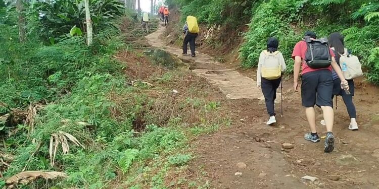 Pendakian Gunung Ciremai Ramai Pendaki Jelang Tahun Baru 2025