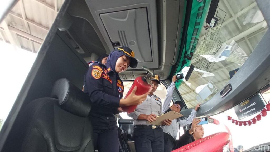 Jelang Nataru Dishub Cirebon Lakukan Ramcek dan Pemeriksaan Kesehatan