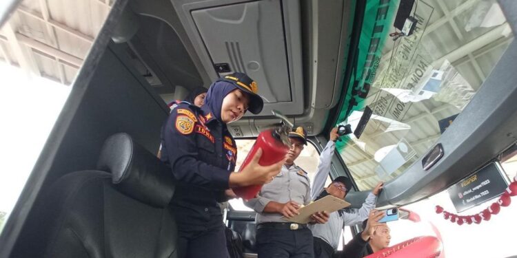 Jelang Nataru Dishub Cirebon Lakukan Ramcek dan Pemeriksaan Kesehatan