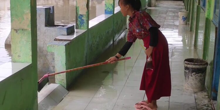 Banjir Melanda Empat Kecamatan Di Kota Cirebon Mulai Surut