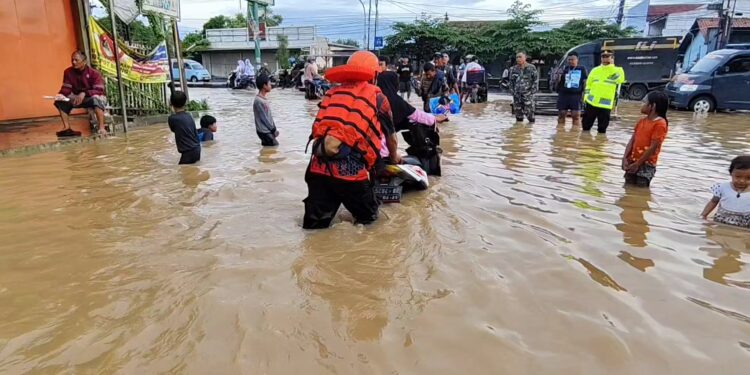 Banjir Rendam Tujuh Kecamatan, Ribuan Rumah Terendam