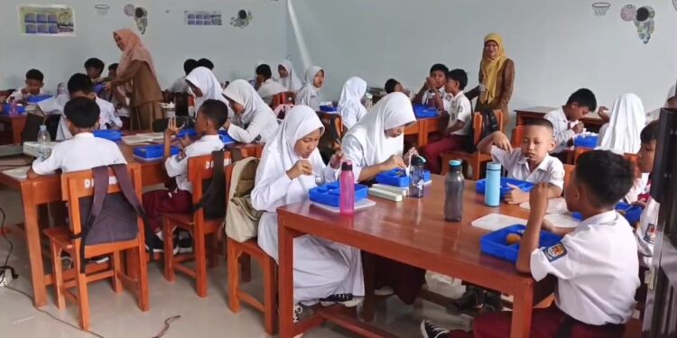 Pemerintah Kota Cirebon Siapkan Enam Ribu Paket Makan Bergizi Gratis Untuk Dibagikan