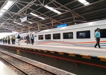 KAI Daop 3 Cirebon Alami Dampak Banjir Rendam Rel Di Wilayah Jawa Tengah Sejumlah Perjalanan Kereta Alami Keterlambatan