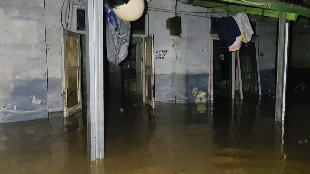 Hujan Deras, Ribuan Rumah Di Empat Kecamatan Kota Cirebon Terendam Banjir