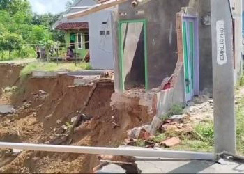 Update Tiga Rumah Ambruk, Puluhan Terdampak Hingga Warga Mengungsi