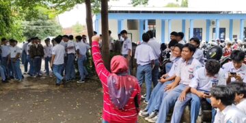 Ratusan Siswa SMAN 7 Kota Cirebon Demo Pertanyakan Kegagalan Daftar SNPMB
