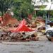 Angin Kencang Robohkan Pohon Setinggi Dua Puluh Meter Di Kesambi Cirebon, Pasutri Pedagang Rawon Jadi Korban
