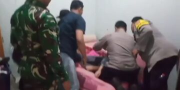 Detik-Detik Petugas Gabungan Dari Polisi Dan TNI Gagalkan Percobaan Bunuh Diri Seorang ART Di Cirebon