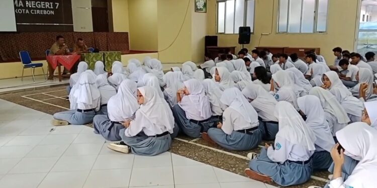 Ramai Dana PIP Di SMAN 7 Kota Cirebon Dipotong 250 Ribu Untuk Partai