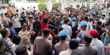 Unjukrasa Tolak Efisiensi Anggaran Dan Danantara, Mahasiswa Demo Di Dewan