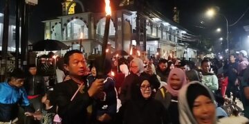 Ratusan Warga Gelar Pawai Obor Sambut Bulan Suci Ramadhan 1446 Hijriah