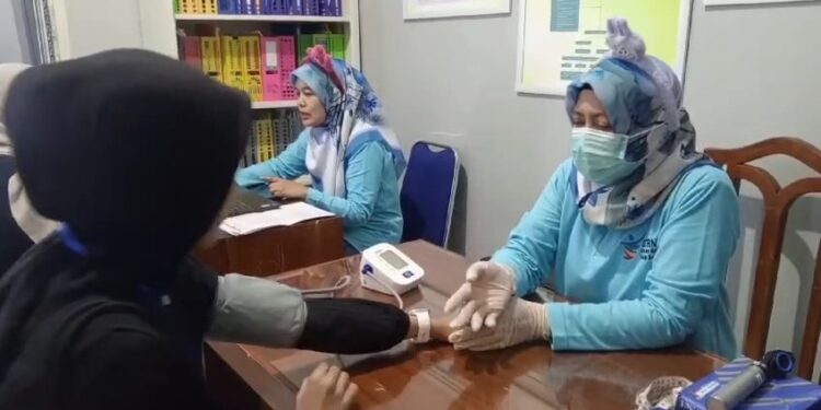 Keunikan Momen CKG, Pernak Pernik Ulang Tahun Sampai Petugas Datangi Rumah Warga