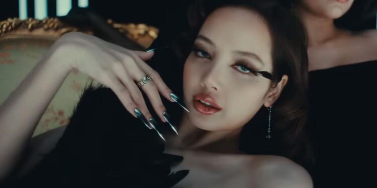 “Born Again” LISA BLACKPINK Jadi Lagu K-pop Pertama Capai 100 Juta Streaming di Spotify pada 2025