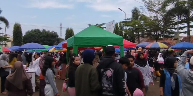 Pasar Ramadhan, Warga Berburu Takjil Sambil Ngabuburit