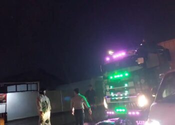 Hantam Lubang Pantura Pengendara Motor Nyaris Digilas Truk, Lubang Pantura Jadi Ancaman Pada Arus Mudik Dan Balik