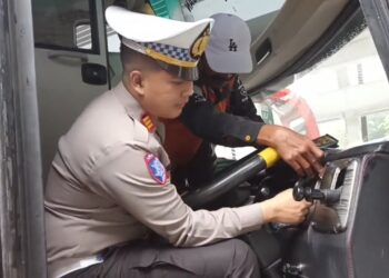 Jelang Arus Mudik Lebaran Petugas Gabungan Cek Kelayakan Bus